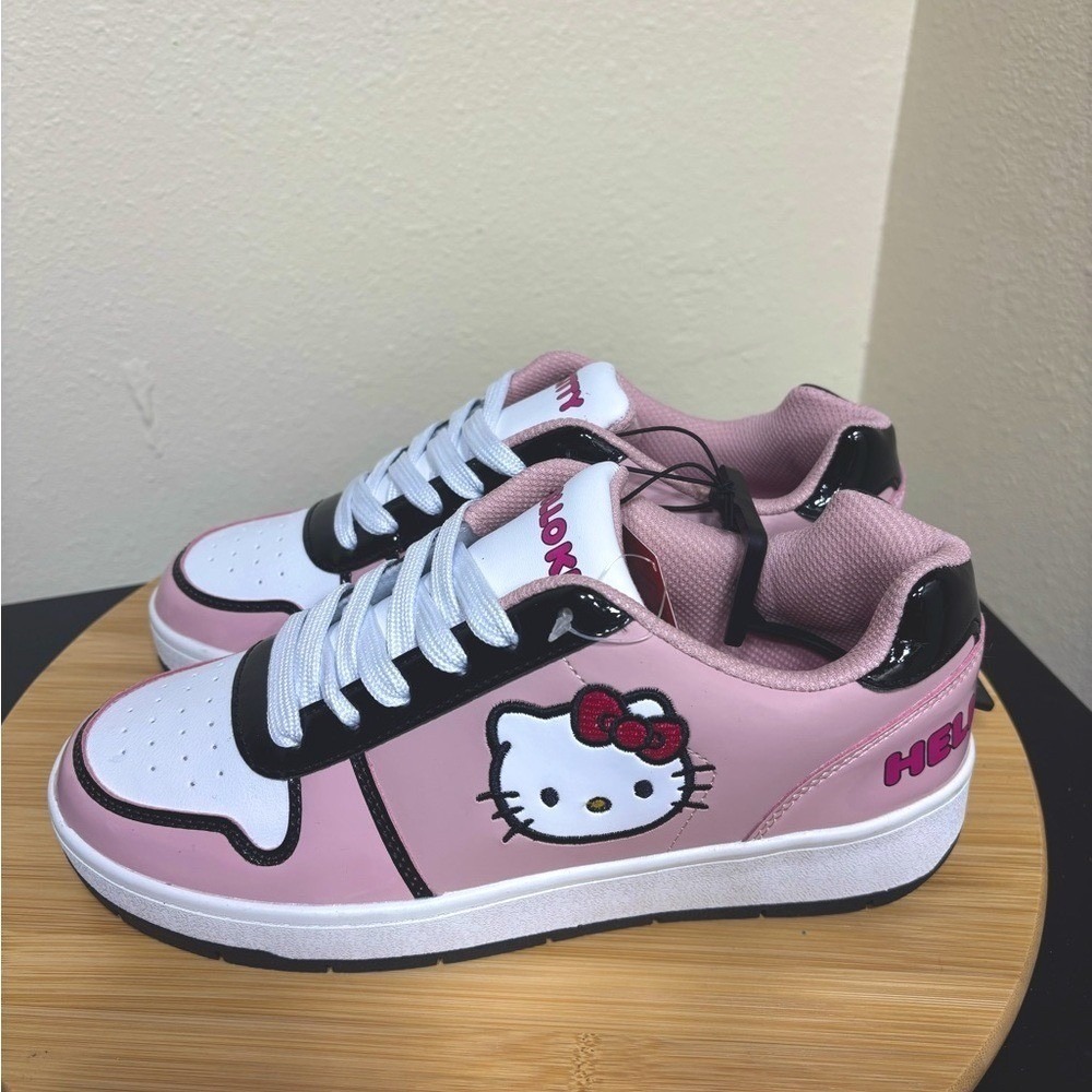 Hello Kitty by Sanrio Size 8 NWT Women's Pink Low Top Court Sneakers Shoes